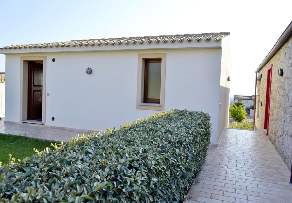 Gf Apartments La Vigna Badesi Exterior foto